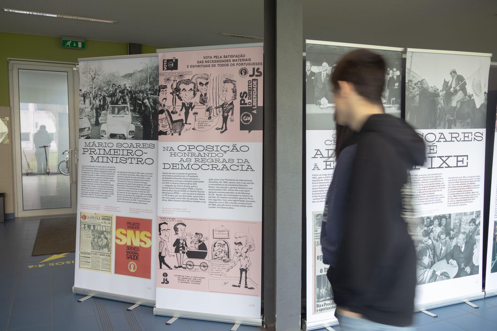 Imagem de destaque para a notícia Exposição “Mário Soares: 100 anos” percorre escolas de todo o país