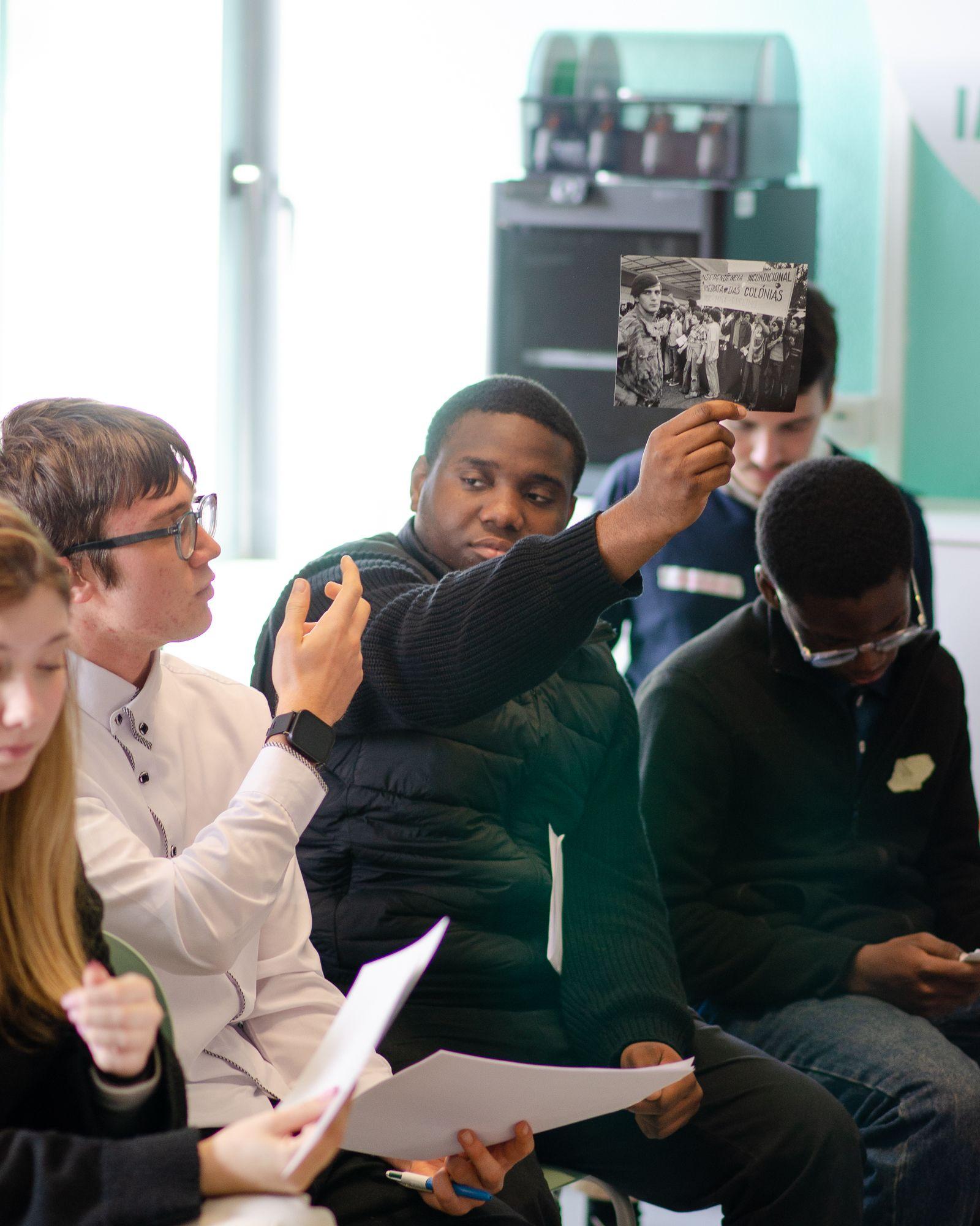 Imagem de destaque para a notícia Workshop “Unarchiving Democracy” held in Leiria explores the role of archives in the fight against racism
